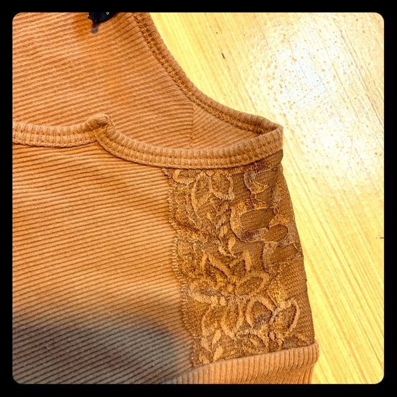 Tops - Vintage lace tee